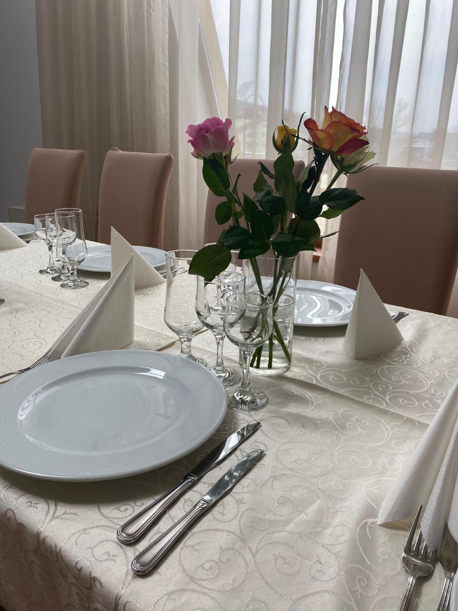 Hotel Elyon Деж Экстерьер фото