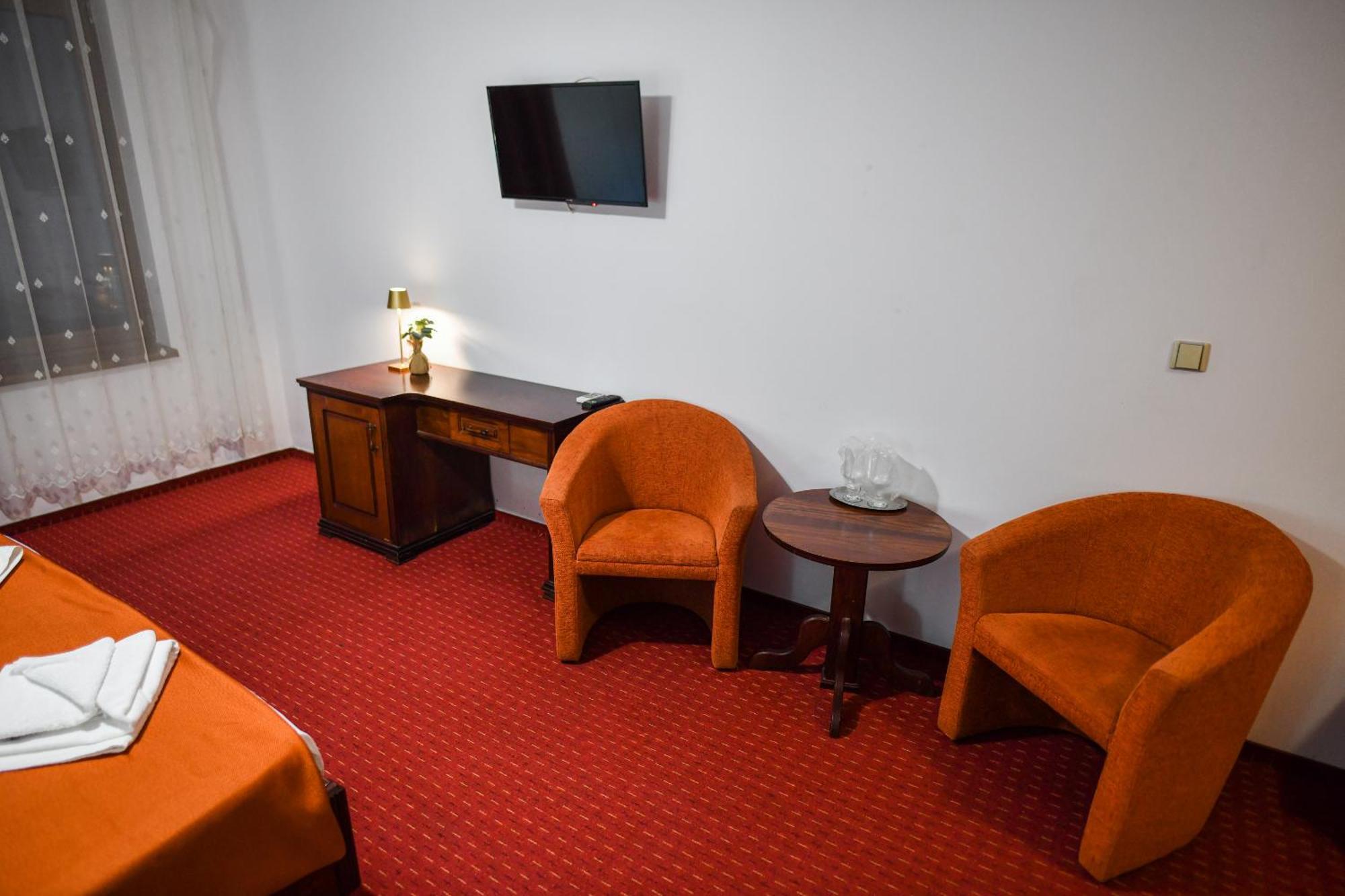 Hotel Elyon Деж Экстерьер фото