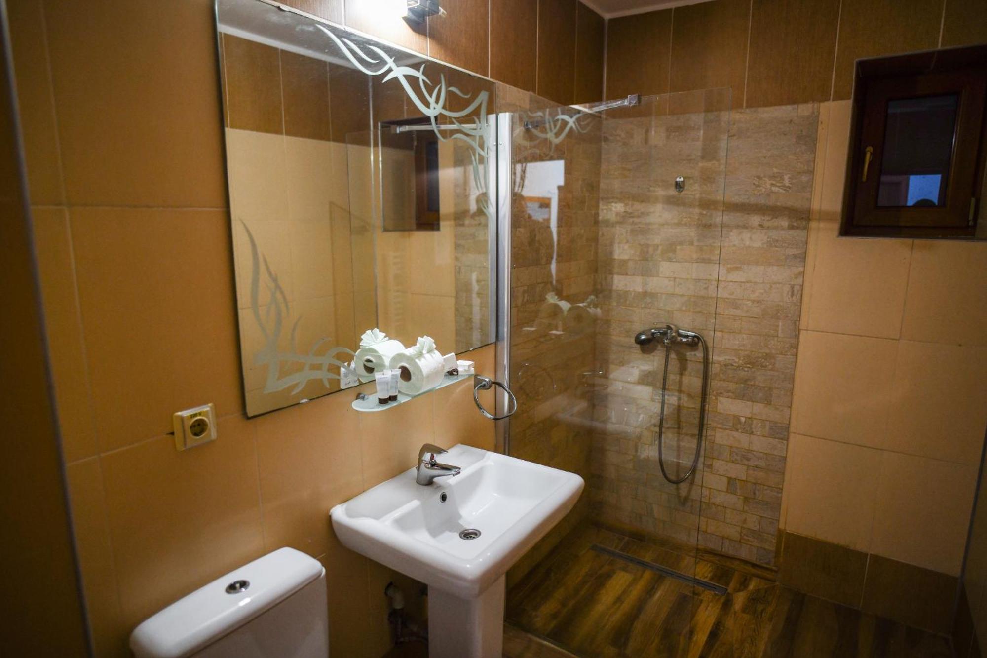 Hotel Elyon Деж Экстерьер фото
